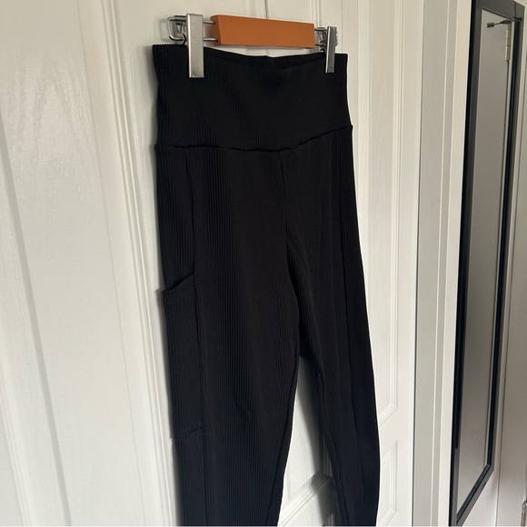 H&M Ribbed Pocket-Detail Leggings - Picture 4 of 5